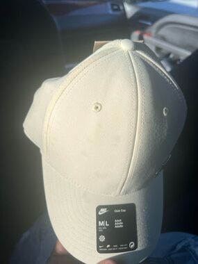 Nike Unisex Hat in Cream